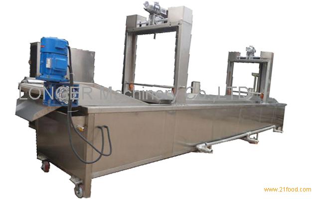 Gas Heating Continuous Belt Type Nuts Frying Machine with Oil Filtering Function.