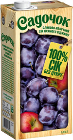 Plum-apple directly squeezed juice