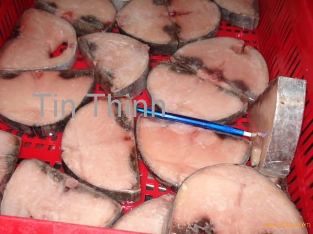 Tuna slice skinon bonein