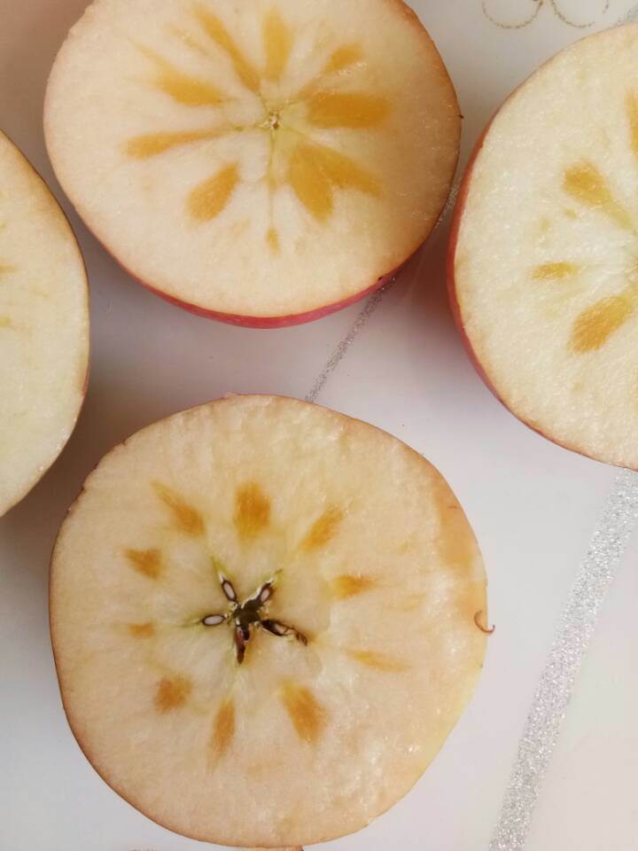 Bagged Jiguan apple