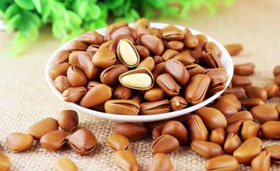 Pine Nuts Good Quality Nuts Packaging Wholesale Nuts