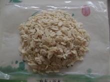 blanched peanut kernels sliced