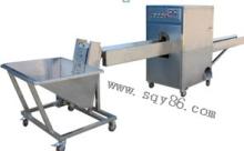 "Simulated hands" onion peeling and root cutting machine