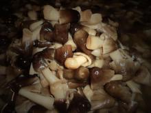 SALTED PEELED STRAW MUSHROOM IN BRINE