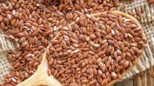 Golden and brown flax seeds