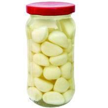 pickled  garlic   cloves  in  brine 