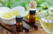  100 % natural  pure  tea tree  oil 