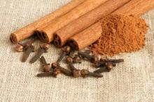  cloves  and Clove  powder 