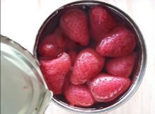 Canned strawberry in light syrup