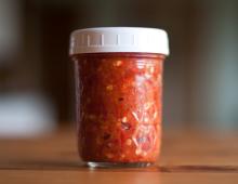 Crushed garlic and chilli paste for wholesale