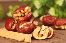 Chinese red date with walnut kernel