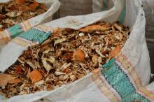 Dried  crab   shell  (for chitin/chitosan)