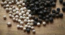 BLACK AND WHITE PEPPER