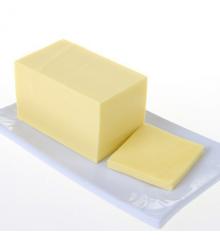 Gouda, Emmentaler, Edamer, Brie, cream cheese, Blue cheese, Masdammer, Tilsiter, Mozzarealla in BLOC