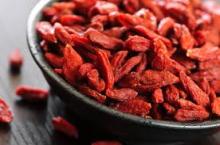 goji berry  dry   fruit /food/nuts