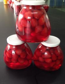 Canned strawberry in jar/in bottle/in glass