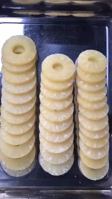 Canned pineapple slice