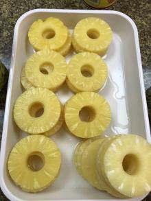 Canned pineapple slice in ligh syrup