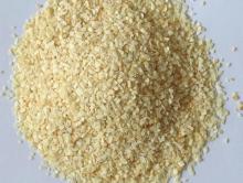 Creamy white garlic granules