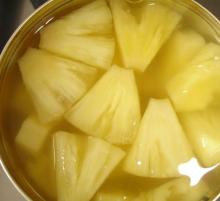 Canned gold pineapple sliced fresh pineapple