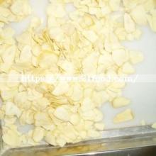 Dehydrated Pure White Garlic Flakes with Low Tpc